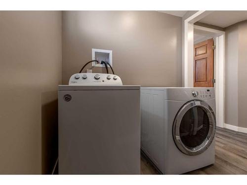 871 2A Street West, Cardston, AB - Indoor Photo Showing Laundry Room