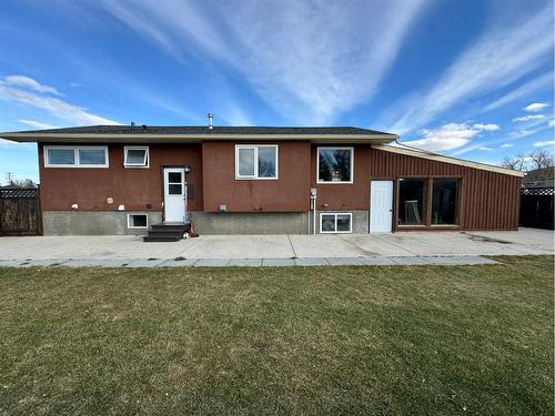 871 2A Street West, Cardston, AB - Outdoor