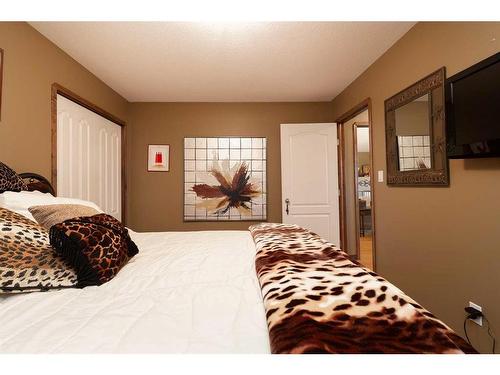 199 Riverstone Boulevard West, Lethbridge, AB - Indoor Photo Showing Bedroom