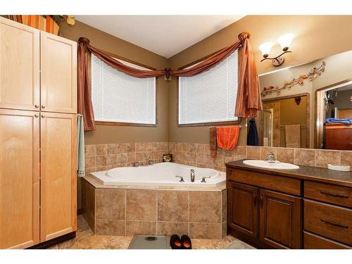 199 Riverstone Boulevard West, Lethbridge, AB - Indoor Photo Showing Bathroom