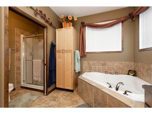 199 Riverstone Boulevard West, Lethbridge, AB - Indoor Photo Showing Bathroom