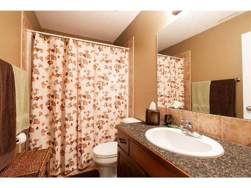 199 Riverstone Boulevard West, Lethbridge, AB - Indoor Photo Showing Bathroom