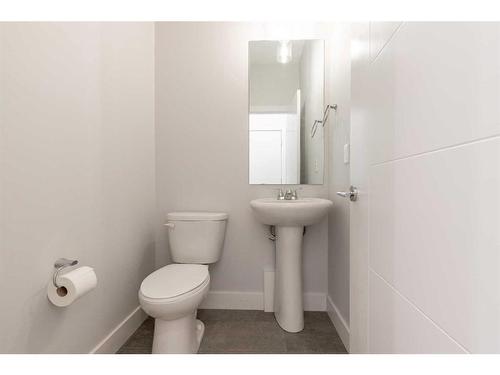 953 Miners Boulevard West, Lethbridge, AB - Indoor Photo Showing Bathroom