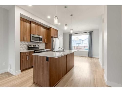 953 Miners Boulevard West, Lethbridge, AB - Indoor Photo Showing Kitchen With Upgraded Kitchen