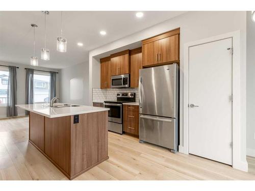 953 Miners Boulevard West, Lethbridge, AB - Indoor Photo Showing Kitchen