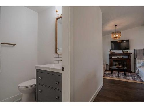 2618 21 Avenue South, Lethbridge, AB - Indoor Photo Showing Bathroom