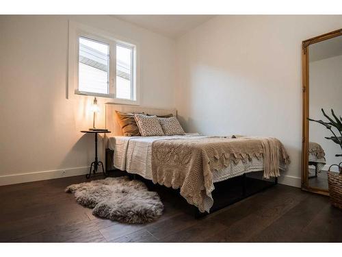 2618 21 Avenue South, Lethbridge, AB - Indoor Photo Showing Bedroom