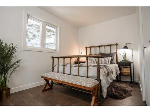 2618 21 Avenue South, Lethbridge, AB - Indoor Photo Showing Bedroom