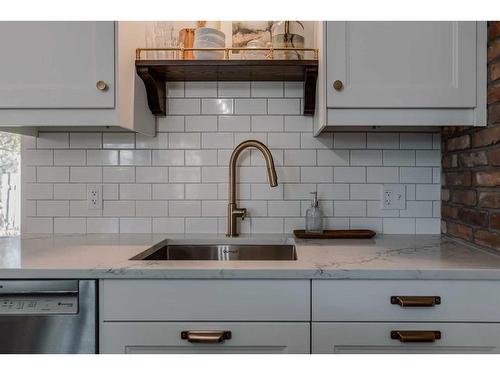 2618 21 Avenue South, Lethbridge, AB - Indoor Photo Showing Kitchen