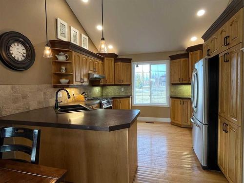 214 Falcon Ridge Way, Rural Lethbridge County, AB - Indoor Photo Showing Kitchen