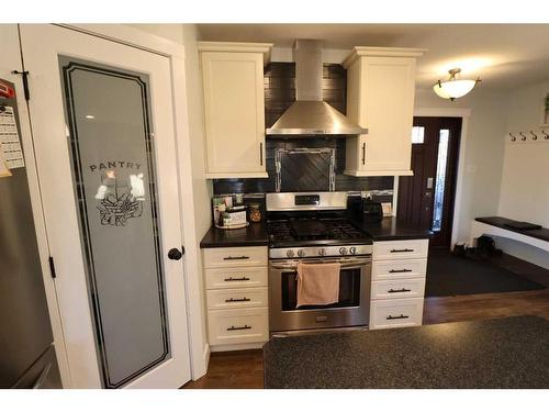 505 12 Ave, Barnwell, AB - Indoor Photo Showing Kitchen