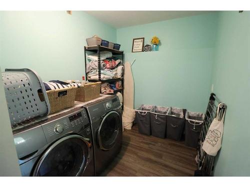 505 12 Ave, Barnwell, AB - Indoor Photo Showing Laundry Room