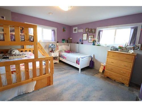 505 12 Ave, Barnwell, AB - Indoor Photo Showing Bedroom