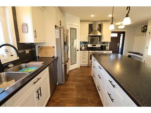 505 12 Ave, Barnwell, AB - Indoor Photo Showing Kitchen