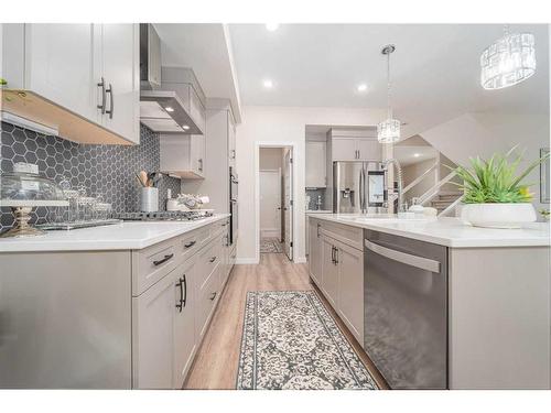 665 Aquitania Boulevard West, Lethbridge, AB - Indoor Photo Showing Kitchen With Upgraded Kitchen