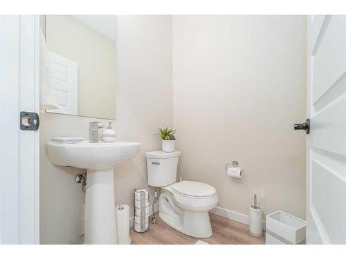 665 Aquitania Boulevard West, Lethbridge, AB - Indoor Photo Showing Bathroom