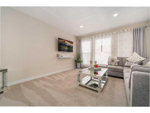 665 Aquitania Boulevard West, Lethbridge, AB - Indoor Photo Showing Living Room