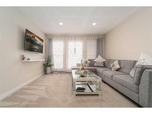 665 Aquitania Boulevard West, Lethbridge, AB - Indoor Photo Showing Living Room