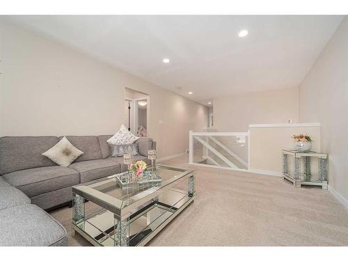 665 Aquitania Boulevard West, Lethbridge, AB - Indoor Photo Showing Living Room