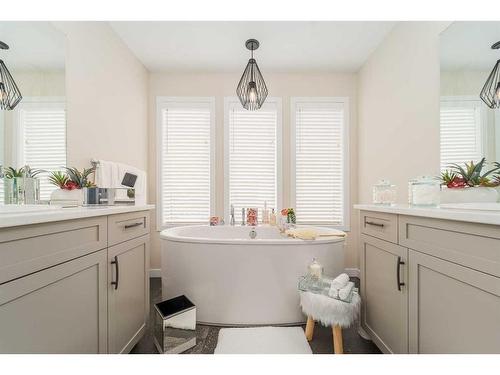 665 Aquitania Boulevard West, Lethbridge, AB - Indoor Photo Showing Bathroom