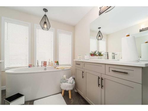 665 Aquitania Boulevard West, Lethbridge, AB - Indoor Photo Showing Bathroom