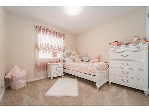 665 Aquitania Boulevard West, Lethbridge, AB - Indoor Photo Showing Bedroom