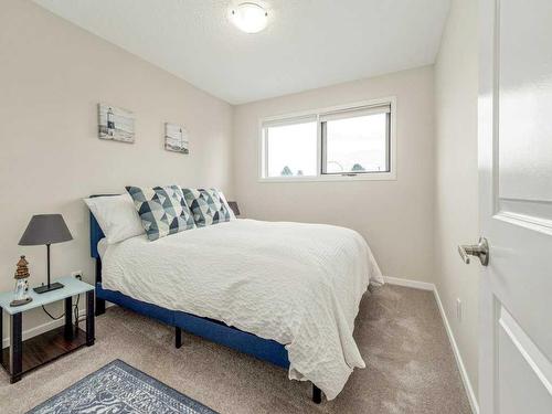 88 Erminedale Boulevard North, Lethbridge, AB - Indoor Photo Showing Bedroom