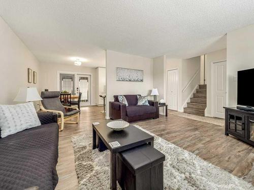 88 Erminedale Boulevard North, Lethbridge, AB - Indoor Photo Showing Living Room