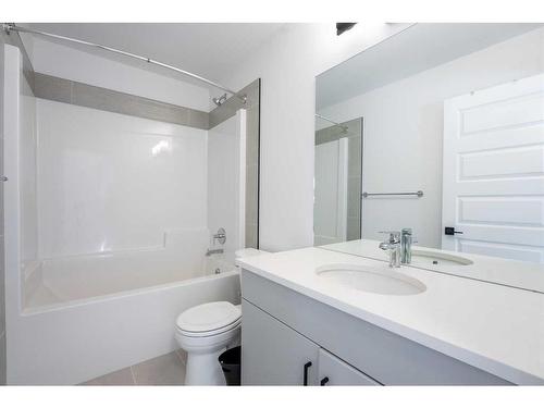 4326 28 Avenue South, Lethbridge, AB - Indoor Photo Showing Bathroom