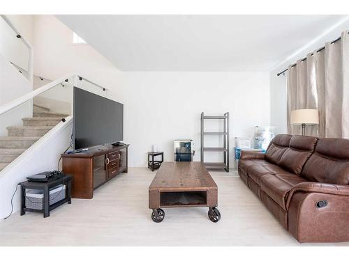 4326 28 Avenue South, Lethbridge, AB - Indoor Photo Showing Living Room