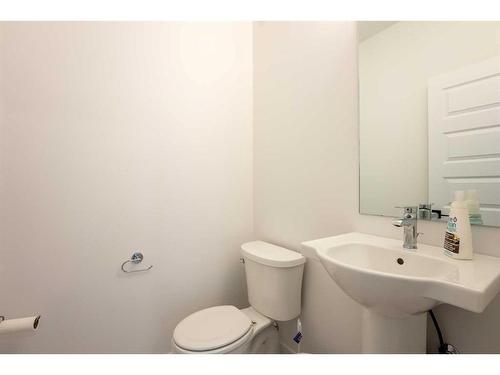 4326 28 Avenue South, Lethbridge, AB - Indoor Photo Showing Bathroom