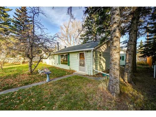 929 Maple Street, Pincher Creek, AB - Outdoor