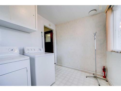 929 Maple Street, Pincher Creek, AB - Indoor Photo Showing Laundry Room