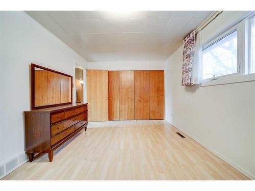 929 Maple Street, Pincher Creek, AB - Indoor Photo Showing Other Room