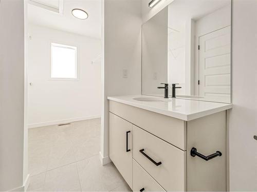 2923 47 Street South, Lethbridge, AB - Indoor Photo Showing Bathroom