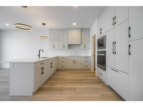 4437 31St Avenue South, Lethbridge, AB - Indoor Photo Showing Kitchen