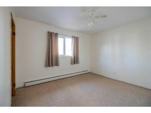 2218 19 Street, Coaldale, AB - Indoor Photo Showing Other Room