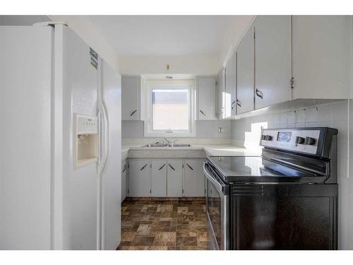 2218 19 Street, Coaldale, AB - Indoor Photo Showing Kitchen With Double Sink