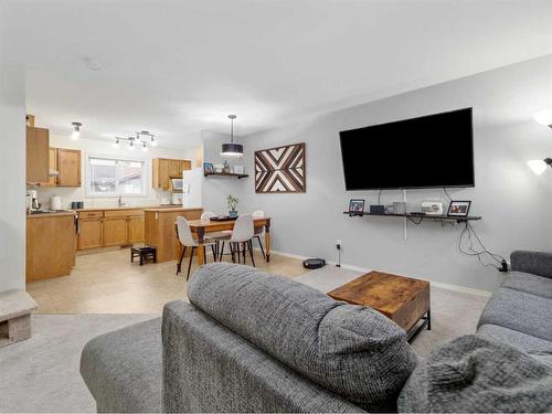 3-113 Silkstone Road West, Lethbridge, AB - Indoor Photo Showing Living Room