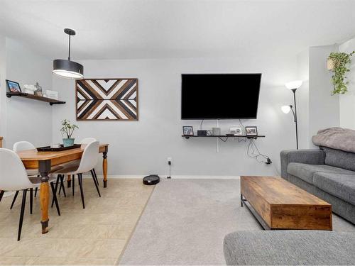 3-113 Silkstone Road West, Lethbridge, AB - Indoor Photo Showing Living Room