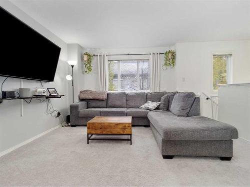 3-113 Silkstone Road West, Lethbridge, AB - Indoor Photo Showing Living Room