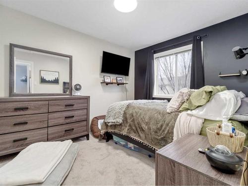 3-113 Silkstone Road West, Lethbridge, AB - Indoor Photo Showing Bedroom