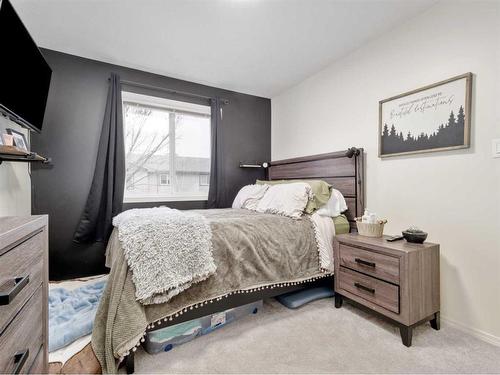 3-113 Silkstone Road West, Lethbridge, AB - Indoor Photo Showing Bedroom