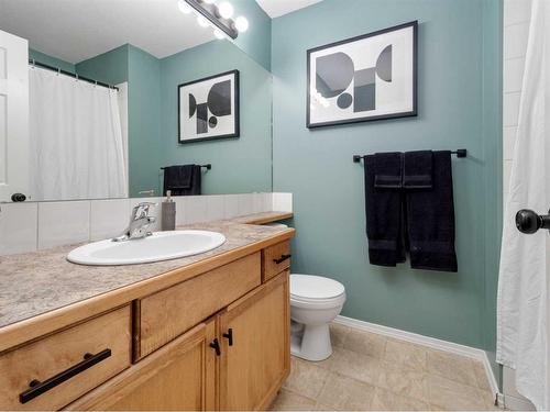 3-113 Silkstone Road West, Lethbridge, AB - Indoor Photo Showing Bathroom