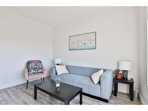 310 Coalbanks Boulevard West, Lethbridge, AB - Indoor Photo Showing Living Room