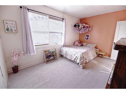 192W 100 N Avenue, Raymond, AB - Indoor Photo Showing Bedroom