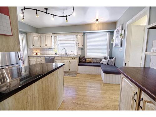 192W 100 N Avenue, Raymond, AB - Indoor Photo Showing Kitchen