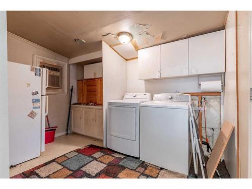 340 20 Street North, Lethbridge, AB - Indoor Photo Showing Laundry Room