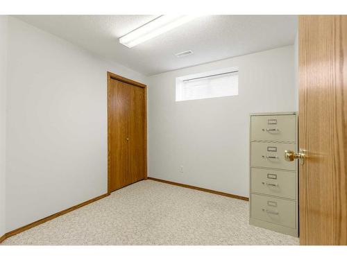 9-50 Fairmont Boulevard South, Lethbridge, AB - Indoor Photo Showing Other Room