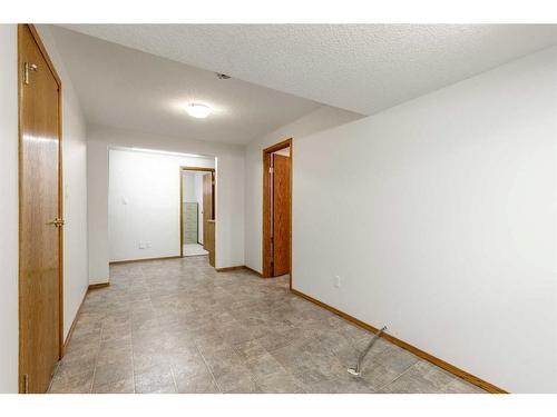 9-50 Fairmont Boulevard South, Lethbridge, AB - Indoor Photo Showing Other Room